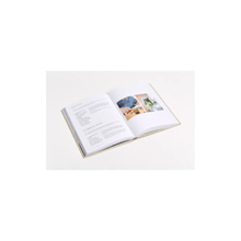 Load image into Gallery viewer, Sunday Suppers
Entertaining
Cookbook
Simple Recipes
Home Cooking
Gatherings
Food Styling
Effortless Hosting
Connection Over Complexity
Intimate Meals
Table Inspiration
Modern Entertaining
Home Dining
Cooking Inspiration
Lifestyle Book